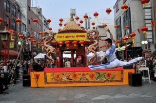 Chinese acrobats during Nankinmachi Shunsetsusai