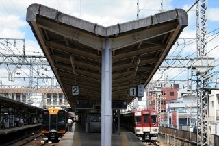 Kintetsu trains at Ikoma