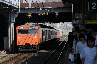 JR train on Osaka Loop Line